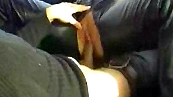 С большой грудью любительница на виду у всех, порно видео