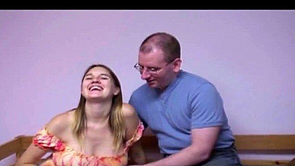 С крупными дойками аматерка юная, порно видео